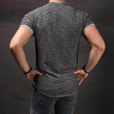 Snygg strimlad herr-T-shirt i bomull, kortärmad slimfit, för sommarstil.