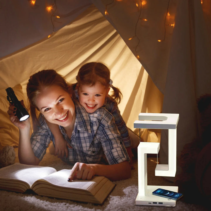 Smart svävande skrivbordslampa med integrerad USB-laddning, ger effektiv LED-belysning till din arbetsplats.