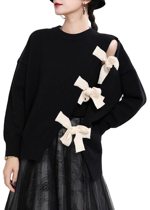 Svart asymmetrisk patchwork damtröja med lös passform. Trendig höststil för kvinnor, bekväm vardag.