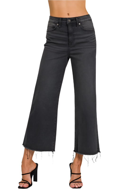Svart cropped damjeans med hög midja, detaljerad söm, perfekt för vår och sommar, stretch denim.