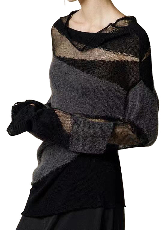 Svart damtröja med hög krage och elegant tyllpatchwork, perfekt för höstmode.