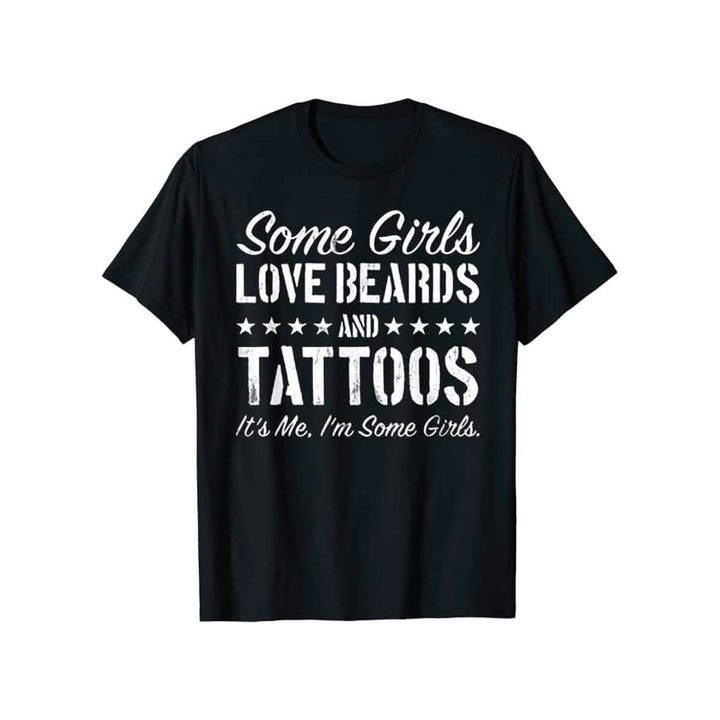 Svart damtshirt med tryck "Älskar Skägg & Tatueringar". Uttryck din unika stil och personlighet.