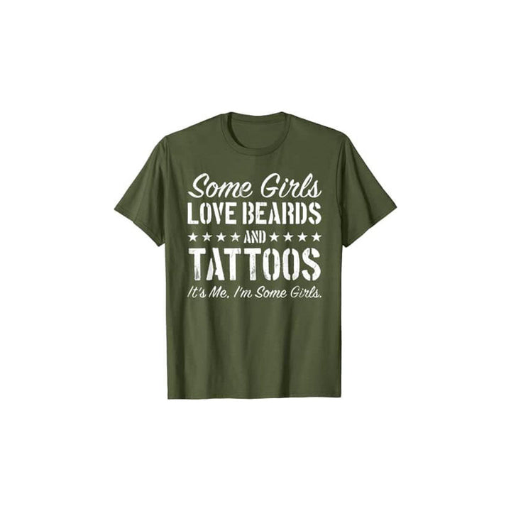 Kvinnors t-shirt med budskapet "Älskar Skägg & Tatueringar". Trendiga kläder som visar personlighet.
