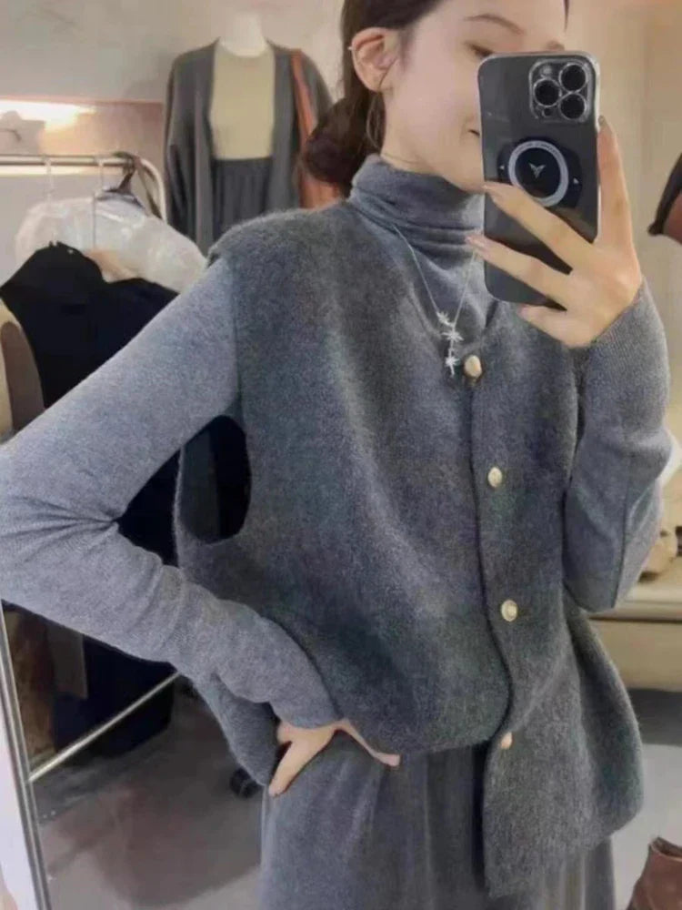 Damväst som stilrent lagerplagg, lyfter din vardagslook. Klassisk stil för mångsidigt kvinnors mode.