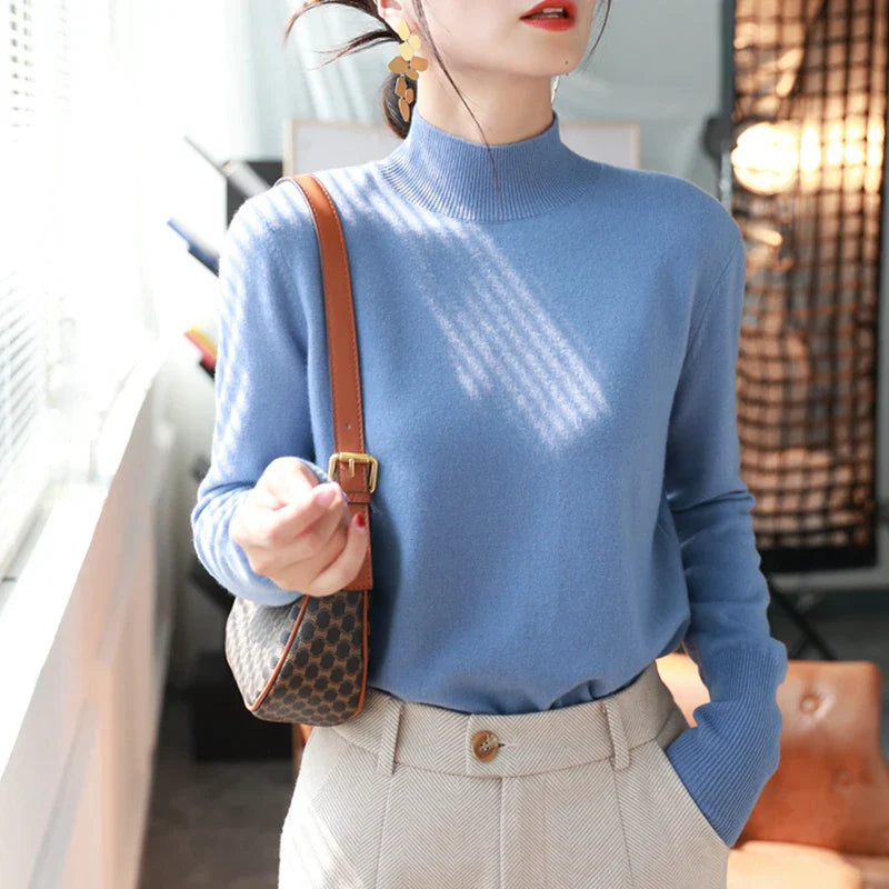 Blå långärmad dam turtleneck tröja, bekväm och elegant för både vardag och fest. Vintervärme.