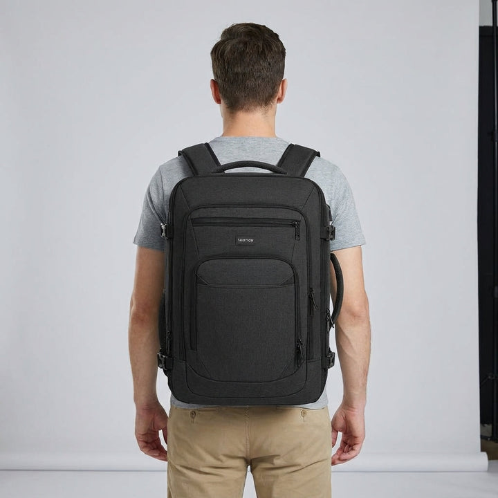 Mångsidig reseryggsäck FlightFold. Perfekt som handbagage med smarta fack, expanderbar volym för weekendresor.