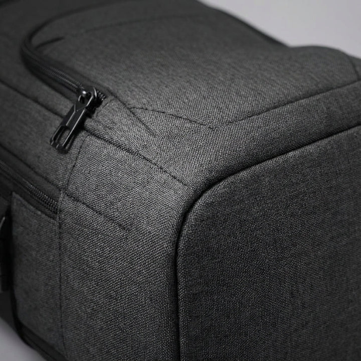 Vattentät affärsryggsäck FlightFold för arbetspendling & flygresor. Rymmer laptop säkert, är unisex & expanderbar.