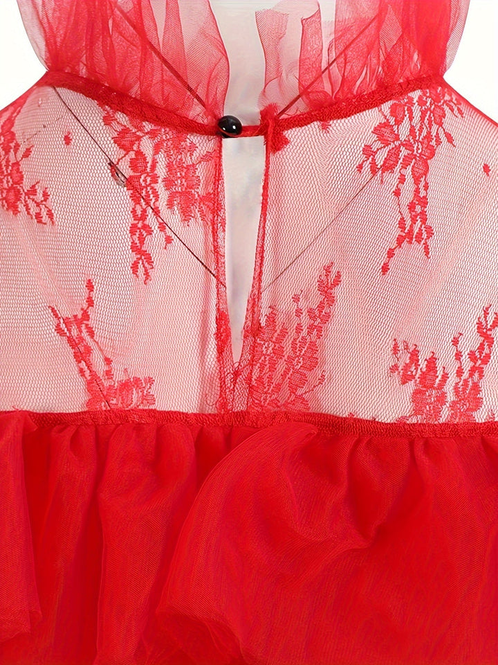 Svart gotisk maxiklänning i pagodstil för kvinnor, med detaljerad spets. Elegant festklänning eller Halloween-outfit.