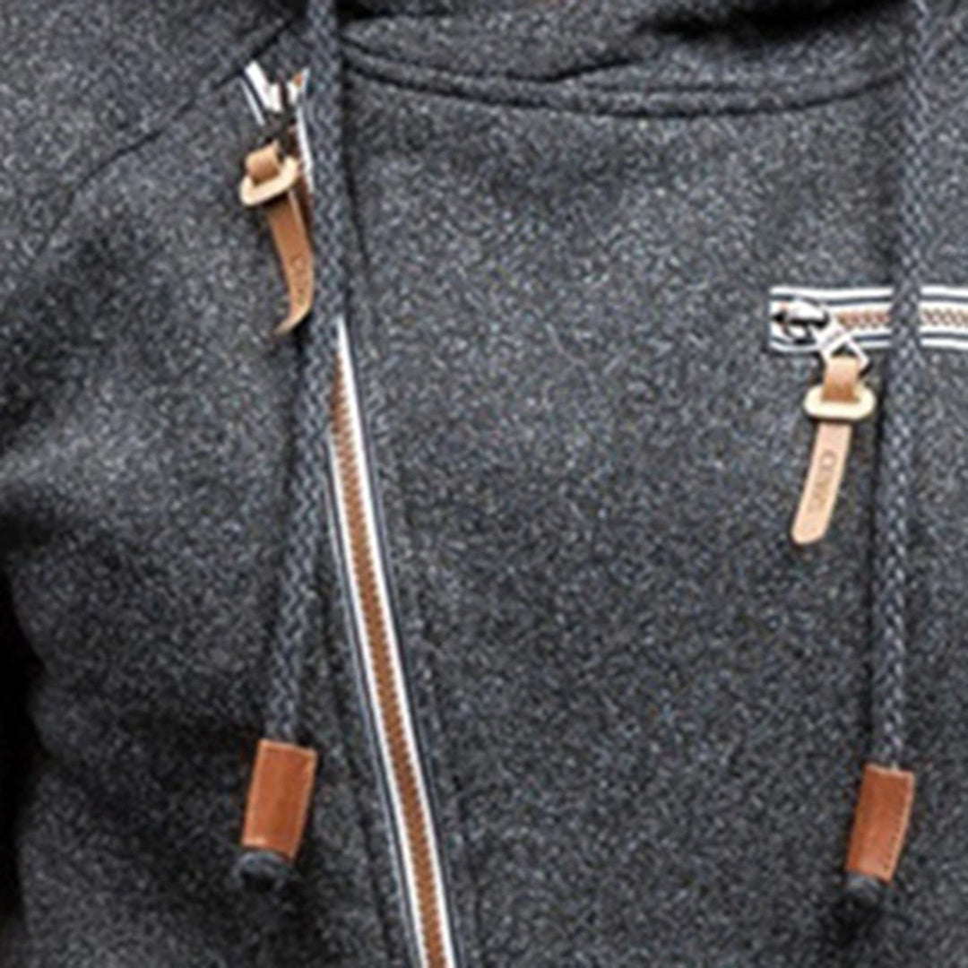 Sportig zip-hoodie för män, med fickor och huva, perfekt för aktiva dagar eller kyliga kvällar.