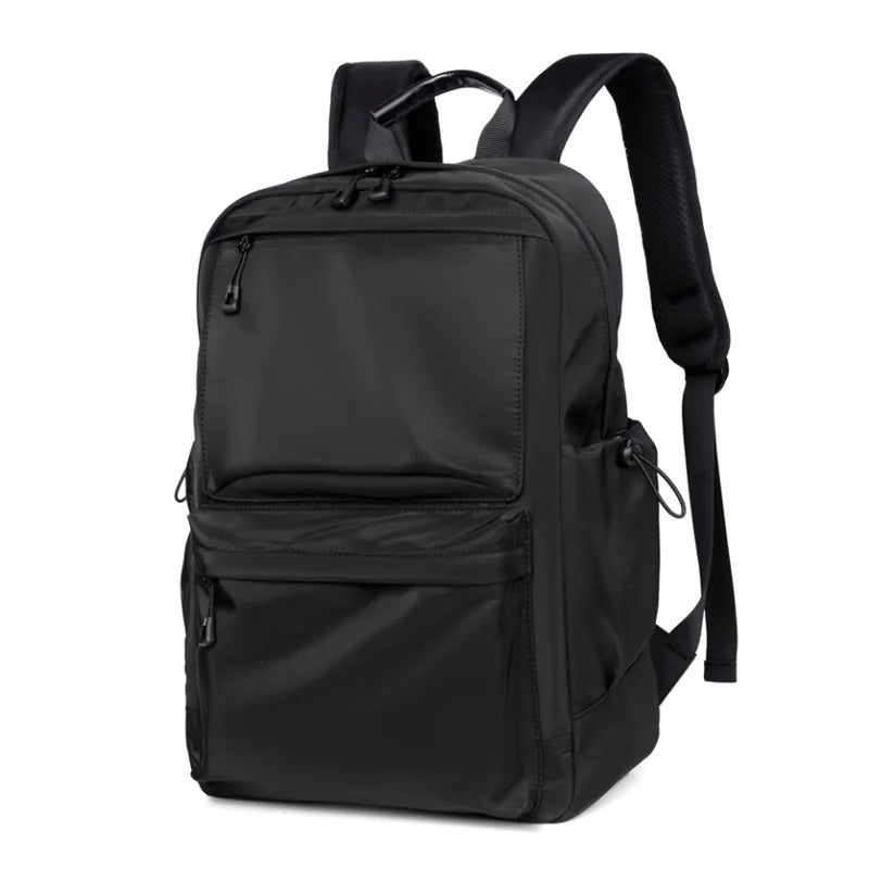 Svart herr laptopryggsäck, stilren för arbete & pendling, rymmer laptop.