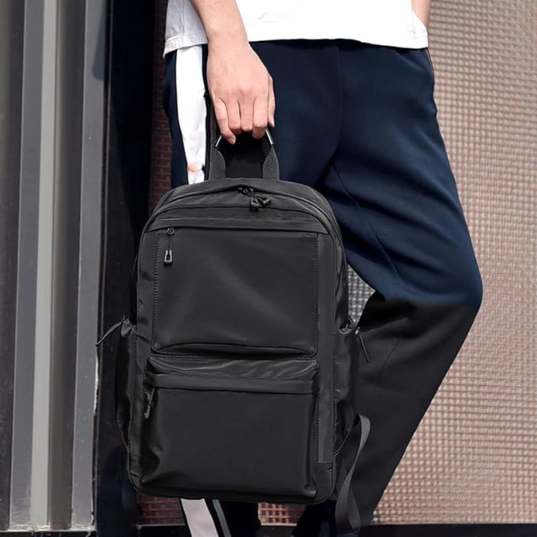 Ergonomisk herrryggsäck med laptopfack, bekväm för jobb & resor. Stilren design.