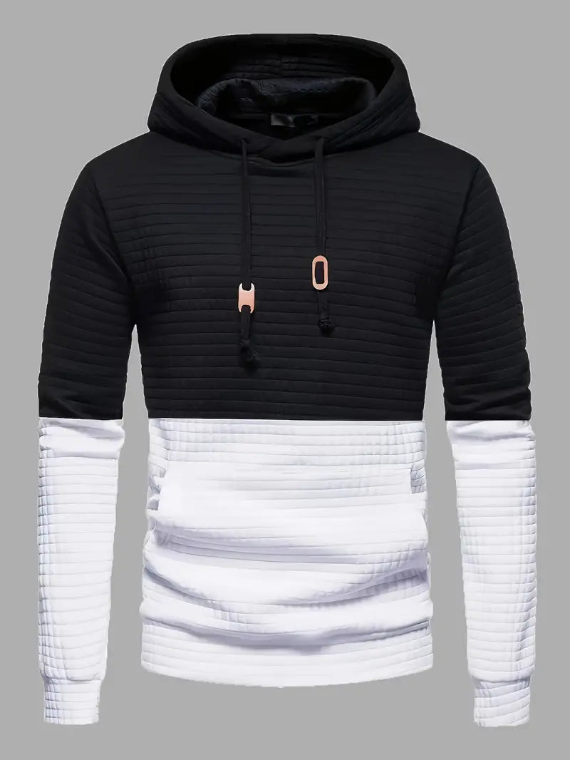 Närbild på svart herrhoodie med detaljerat våffelmönster. Lyxig textur och hög komfort.