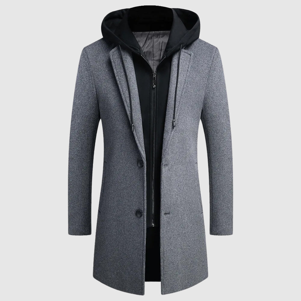 Blå herrkappa med huva, perfekt för smart casual vinterlook. Elegant ytterplagg med neddragen krage.