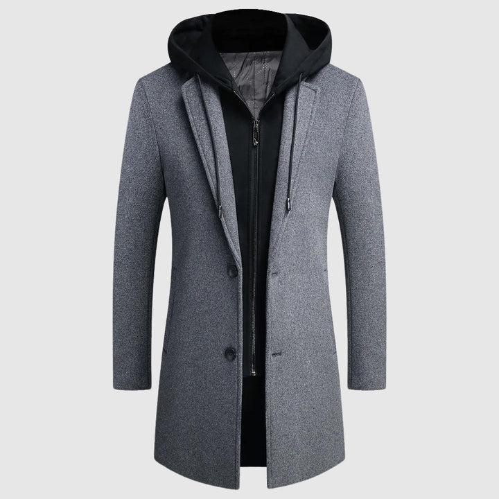 Blå herrkappa med huva, perfekt för smart casual vinterlook. Elegant ytterplagg med neddragen krage.