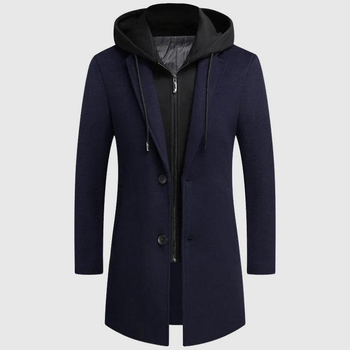 Varm herrkappa med huva och stilren neddragen krage. Idealisk för höst- och vinterbruk, elegant stil.