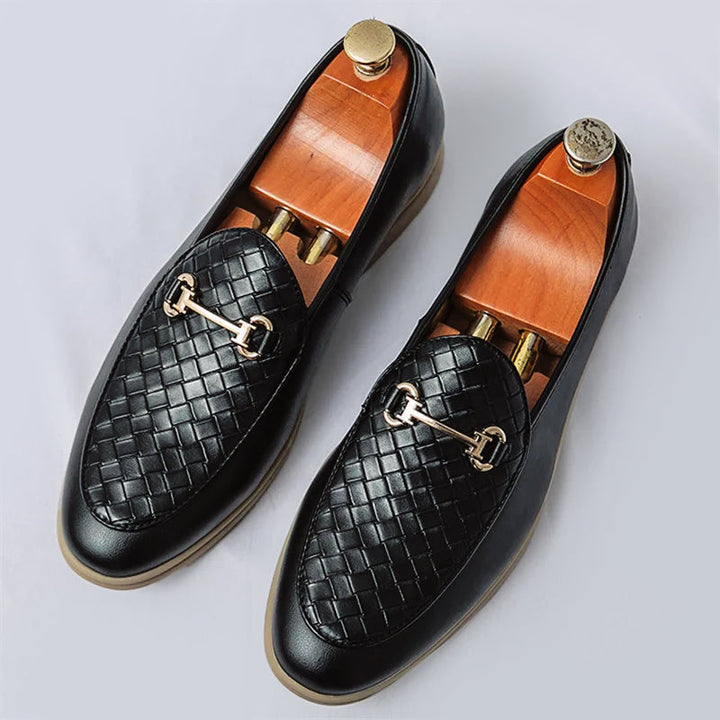 Eleganta herrloafers med vävd vamp & dekorativ hästbit. Tidlös design för klassiskt skomode.