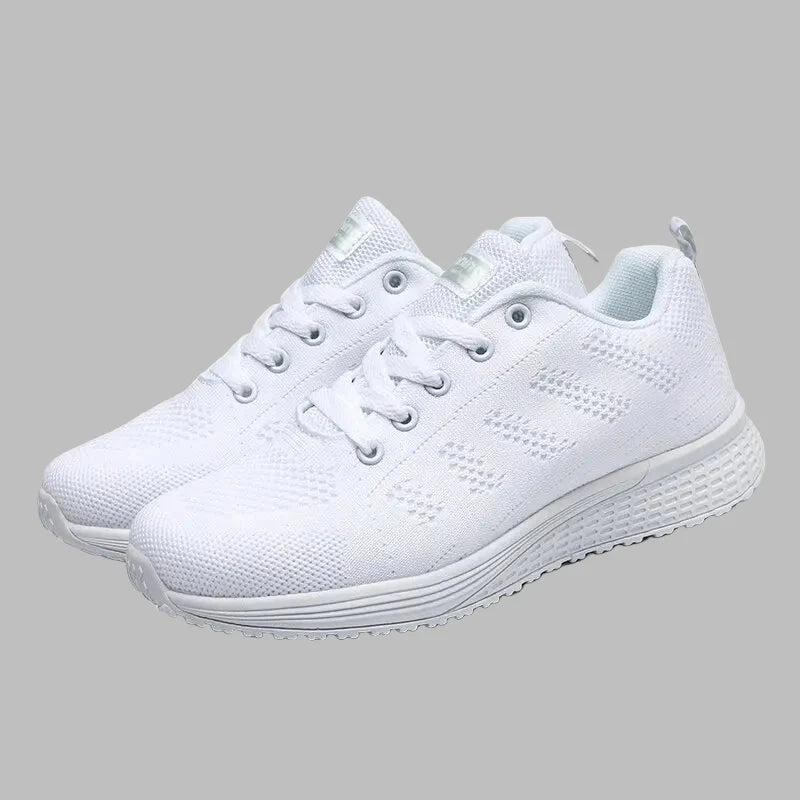 Kvinnors svarta, grå, vita sneakers. Lätta, flexibla och bekväma sportskor för en aktiv livsstil.