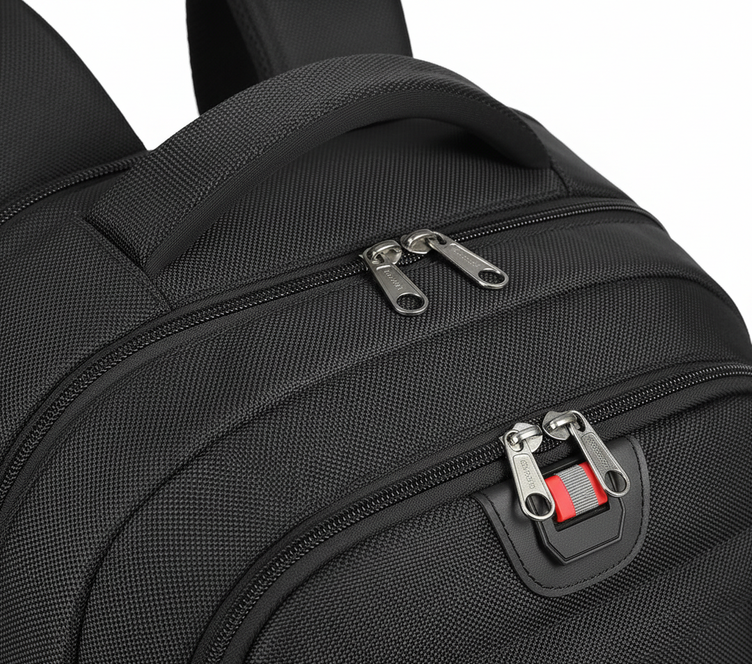 Ergonomisk pendlarryggsäck/skolväska för 17-tums laptop. Har USB-port för smidig laddning. Bekväm och rymlig.
