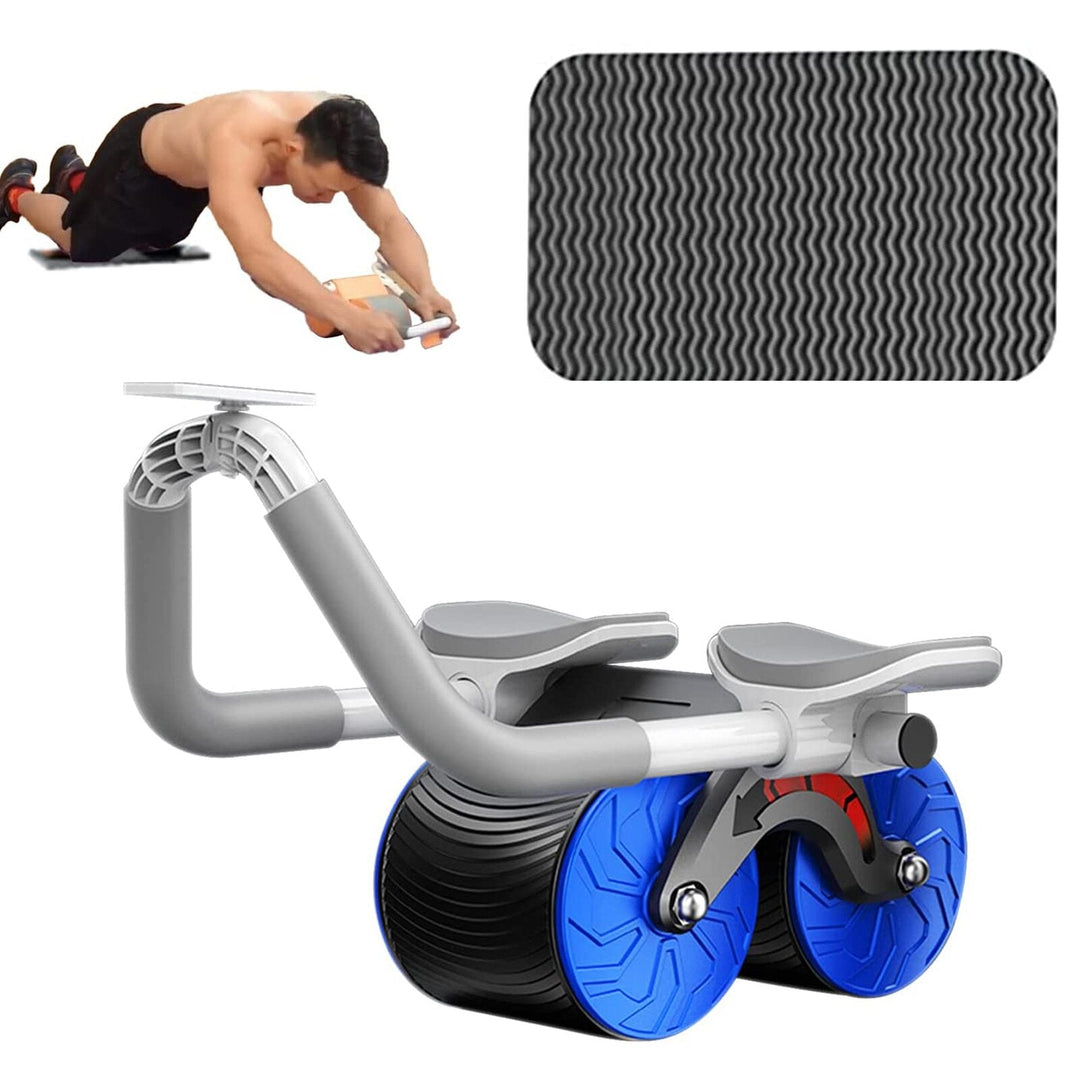Person använder maghjul för att träna magmuskler och stärka kärnstyrkan. Idealisk för fitness.