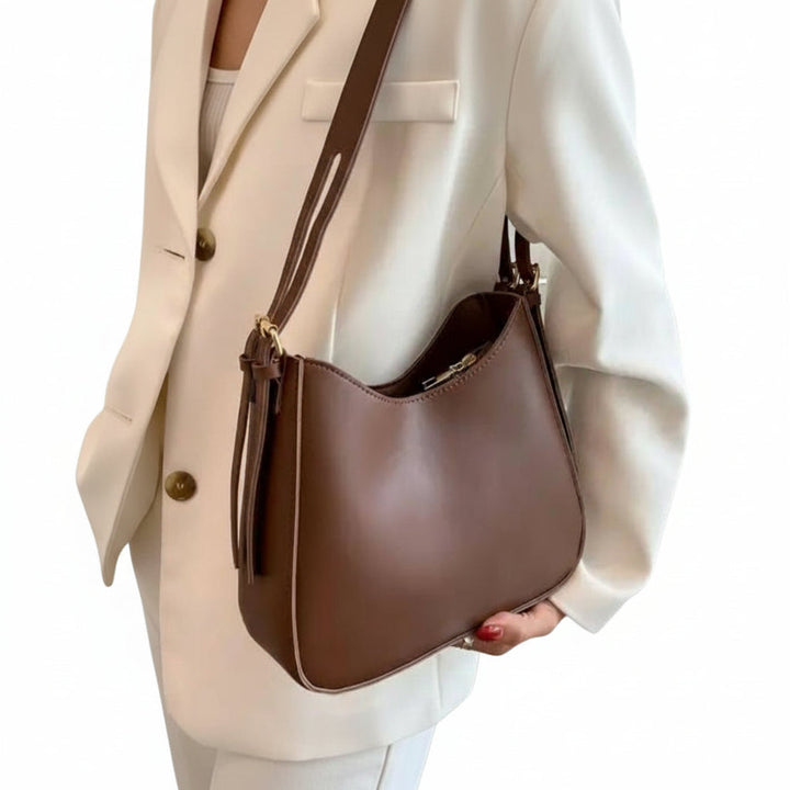 Svart minimalistisk crossbody väska för kvinnor, elegant damväska med justerbar axelrem för alla tillfällen.