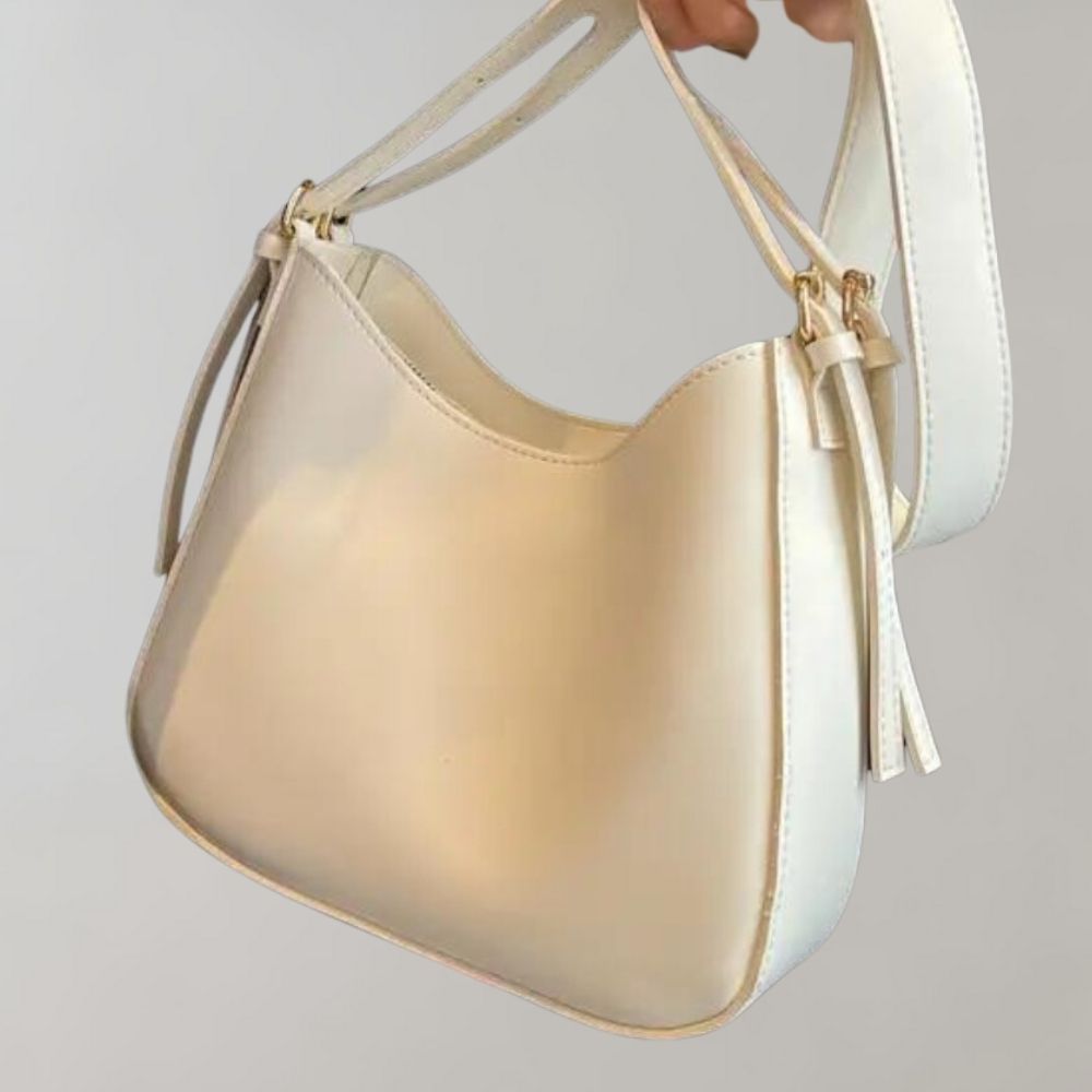 Minimalistisk designad crossbody väska, en chic axelremsväska som lyfter din vardagsoutfit.