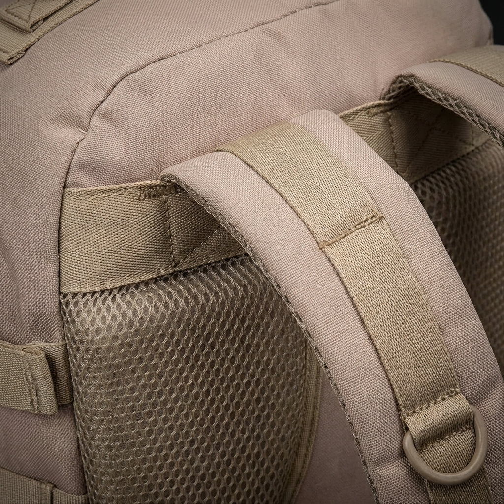 Lättviktig 30L NomadLite ryggsäck med gott om plats, perfekt för organiserade resor.