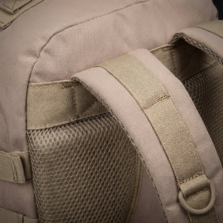 Lättviktig 30L NomadLite ryggsäck med gott om plats, perfekt för organiserade resor.