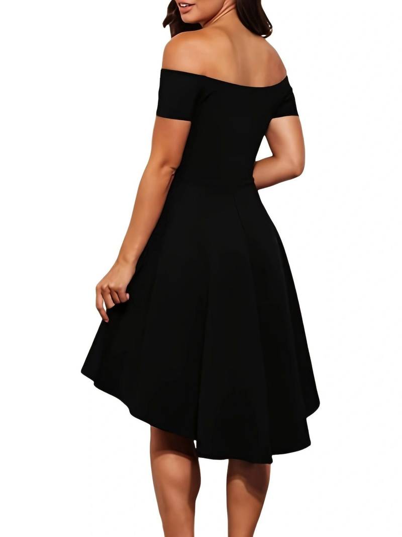 Stilren off shoulder klänning. En elegant festklänning för sommar eller kvällsevenemang.