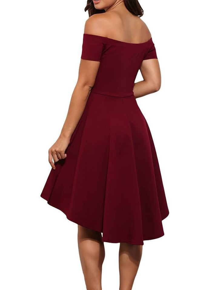 Dam off shoulder klänning, elegant och tidlös. En stilren festklänning i svart, blå eller bourgogne.