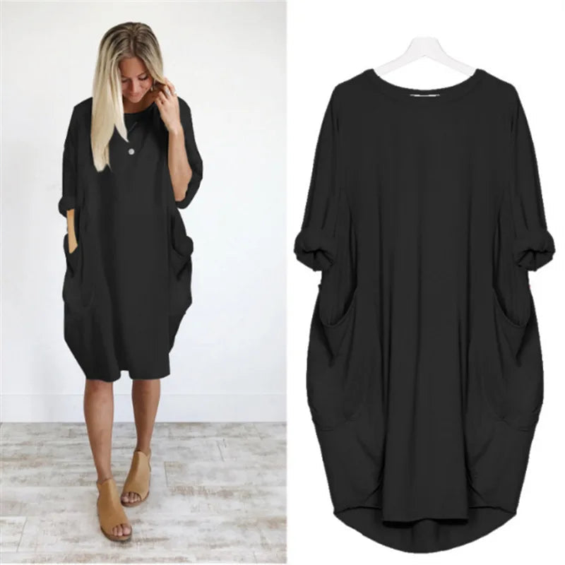 Mångsidig grå oversized damklänning i mjukt tyg. Rund hals för både casual och finare tillfällen.