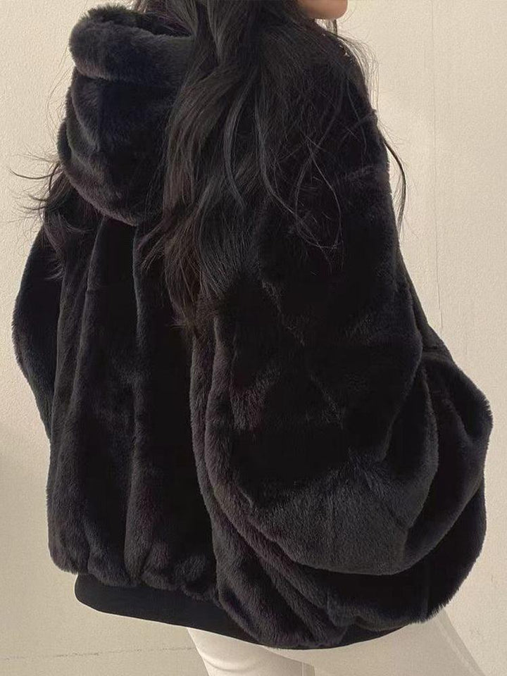 Varm grå oversized kappa för kvinnor. En mångsidig vinterjacka för trendig vardagsstil och kalla dagar.