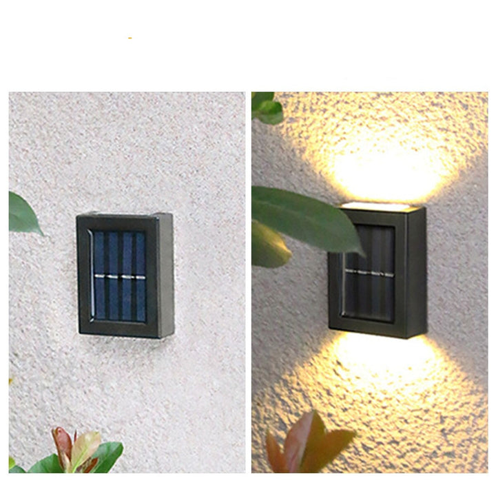Modern svart vägglampa med solceller för säkerhetsbelysning och dekor. Vattentät LED-utomhuslampa.