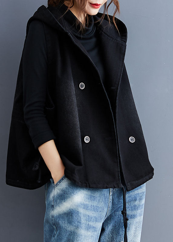 Ärmlös svart trenchväst för dam med praktisk huva, i modern denimlook. Stilren och mångsidig.