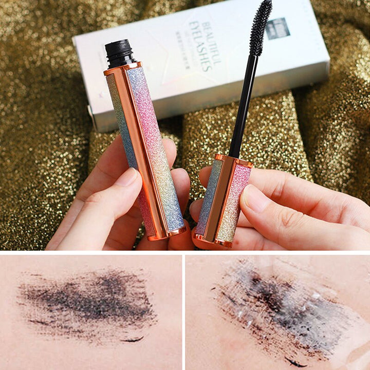 Unisex Stjärnhimmel Mascara ger fransförlängningseffekt för spektakulärt långa ögonfransar.