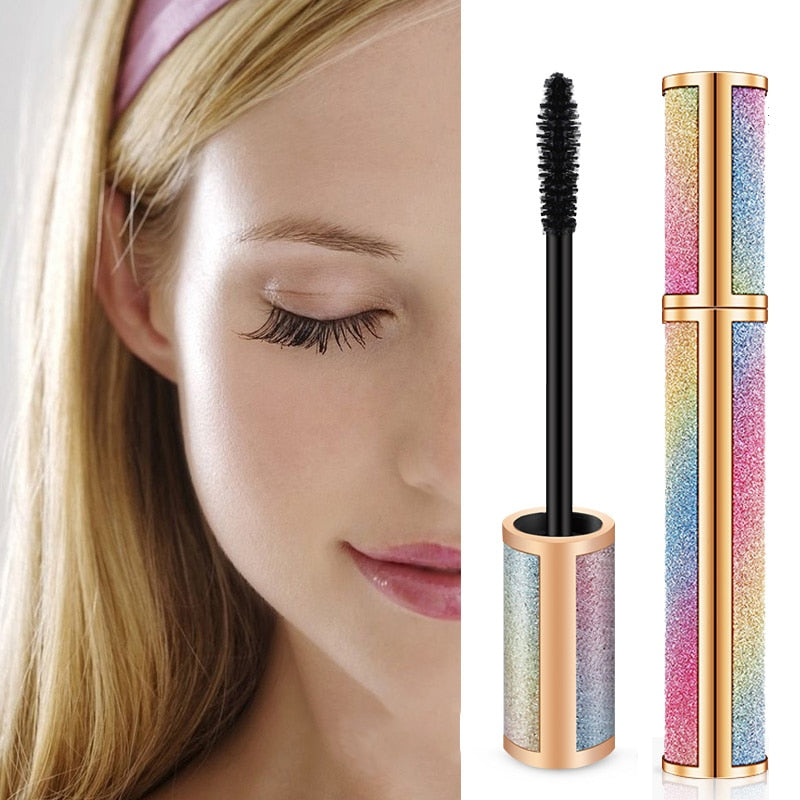 Skönhetsmakeup: Stjärnhimmel Mascara för volym och svarta, fylliga ögonfransar.