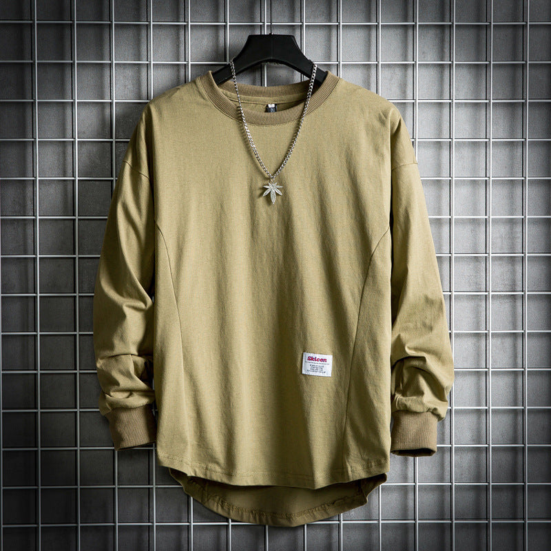 Unisex hoodie med avslappnad passform, perfekt för vardagsmode och en bekväm streetstyle-känsla.