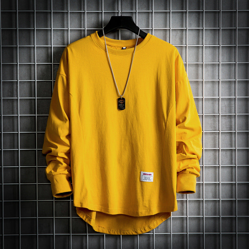 Trendig oversized huvtröja, utmärkt som lagerplagg för en modern och bekväm stil året runt.