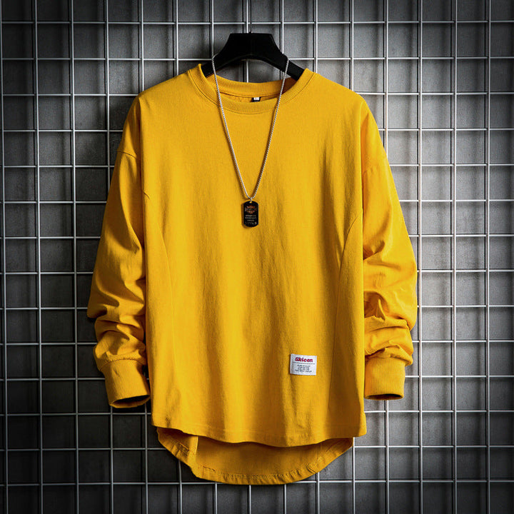 Trendig oversized huvtröja, utmärkt som lagerplagg för en modern och bekväm stil året runt.