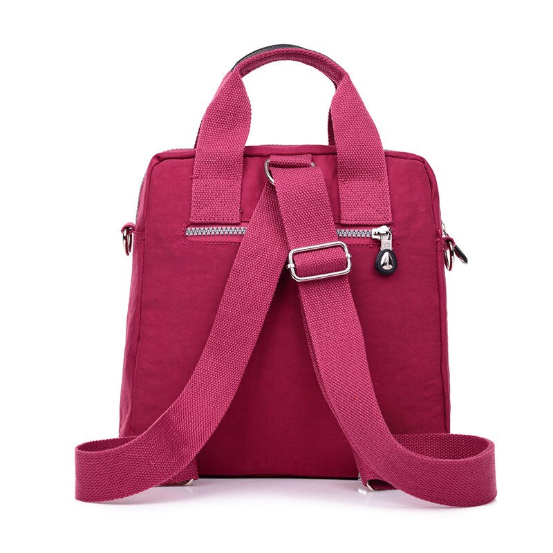 Svart dam Casual Crossbody väska framifrån, tydligt visar dess minimalistiska och funktionella design.
