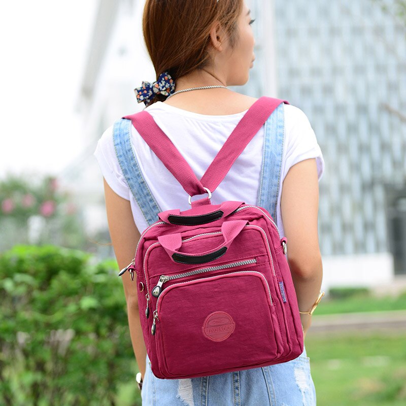 Svart Casual Crossbody väska. Enkel att bära hela dagen, ger rörelsefrihet, idealisk reseväska i nylon.