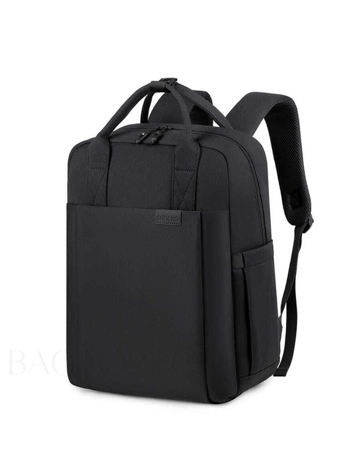 Svart vattentät laptopryggsäck, unisex design, perfekt för arbete och pendling.