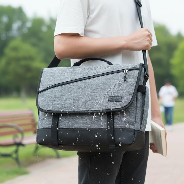 Svart vattentät unisex laptopväska för 17-tums dator. Perfekt som datorväska för kontor, skola & resa.