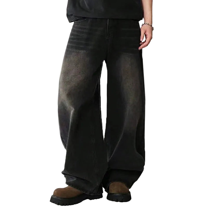 Svarta baggy herrjeans med vida ben för en bekväm & trendig streetwear-stil. Perfekta vardagsjeans.
