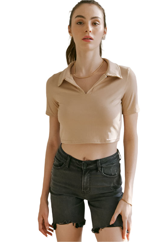 Svarta bermudashorts för dam med hög midja, perfekta för stilfull vardag och bekväm sommar.
