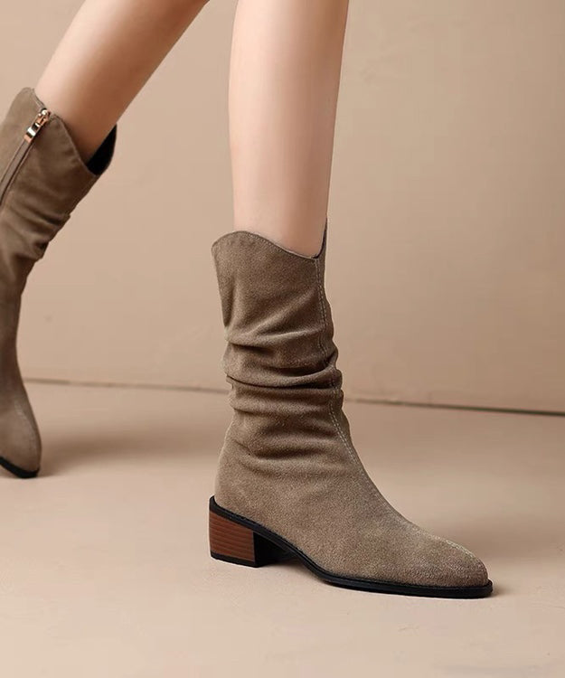 Moderna svarta chunky vinterboots för damer. Bekväma och stiliga damskor med kraftig sula för kallare väder.
