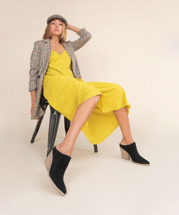 Eleganta svarta chunky wedge mules med stabil kilklack och öppen häl, idealiska damträskor för sommar.