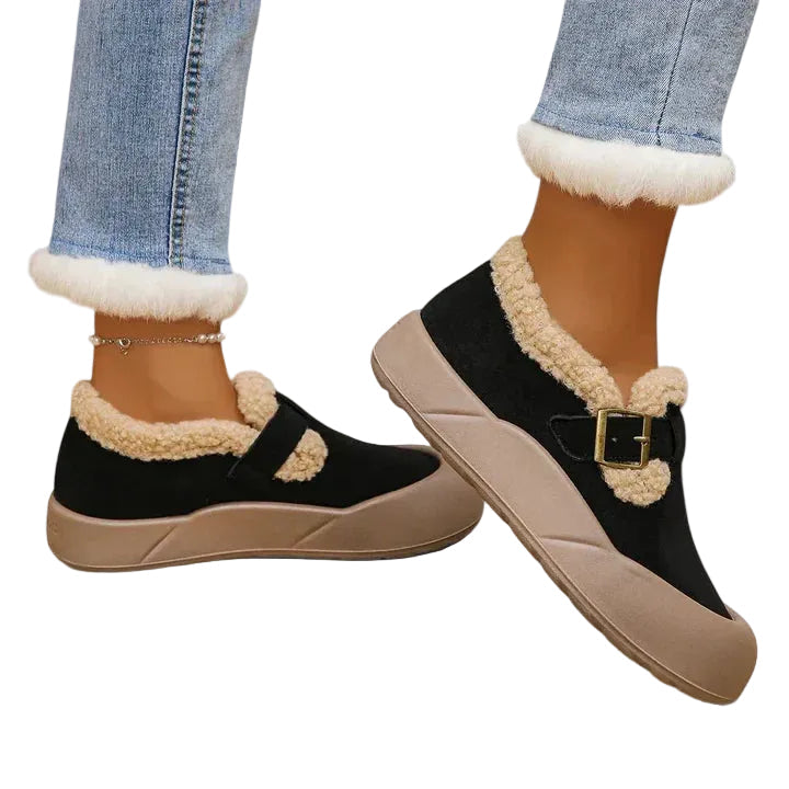 Svarta dam slip-on skor med stilrent spänne, perfekta för bekväma vår- och sommarpromenader. Moderiktiga.