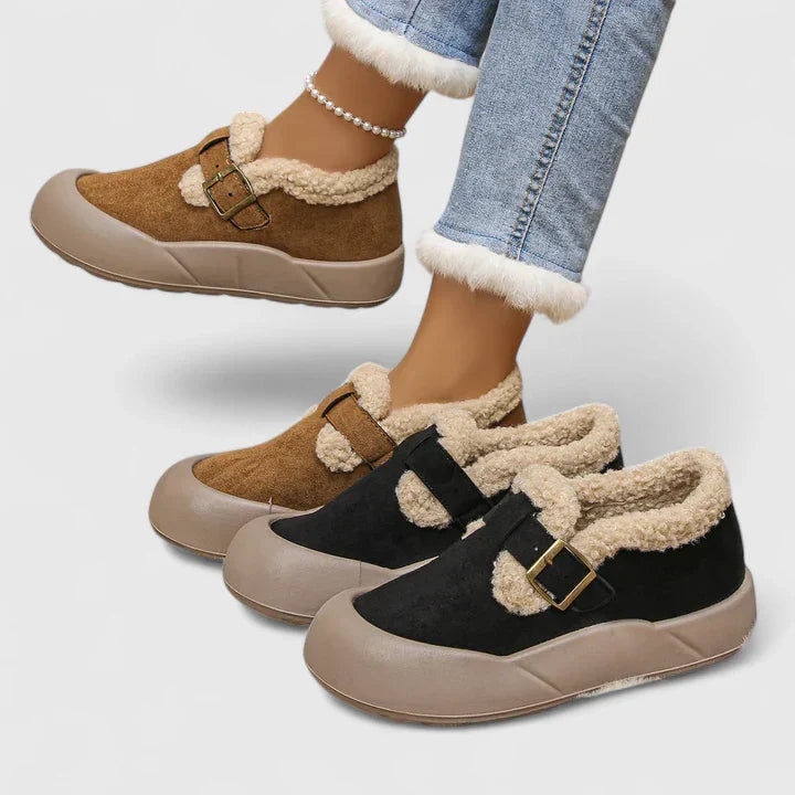 Moderiktiga dam slip-on skor med spänne, erbjuder stil och komfort som bekväma vardagsskor.