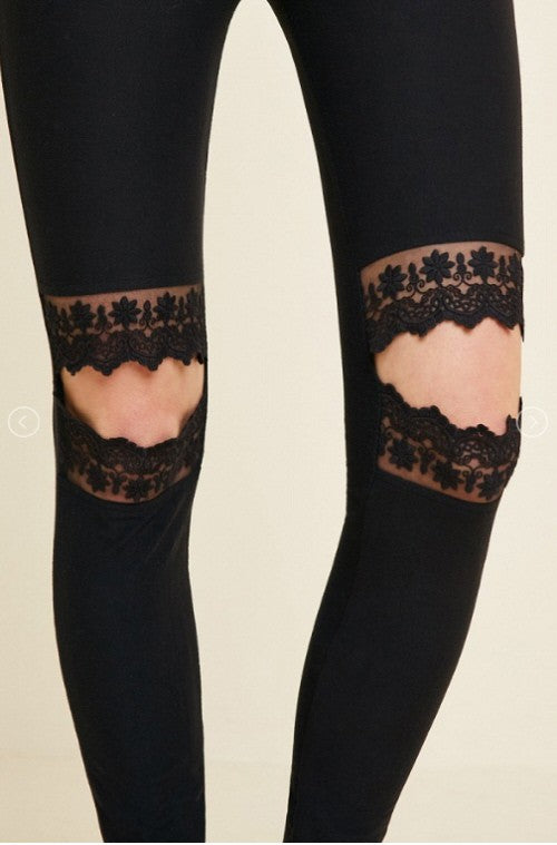 Hela bilden av damleggings i svart med subtila spetsdetaljer. Mjuka, stretchiga och bekväma för en elegant vardagsstil.