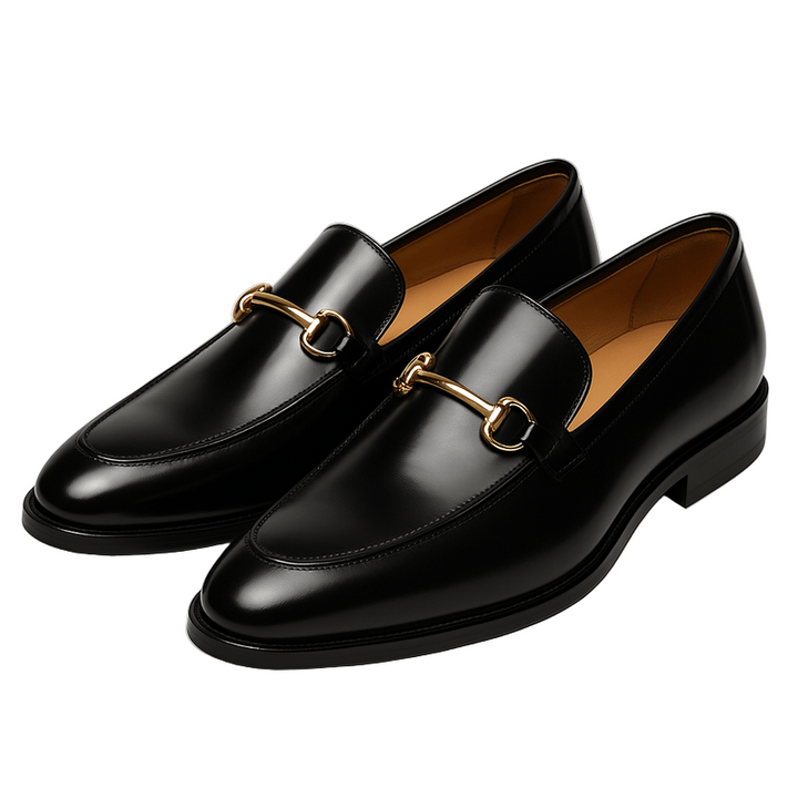 Svarta eleganta herr loafers i slip-on modell. Perfekta för kontor och fritid, modern slimmad stil.